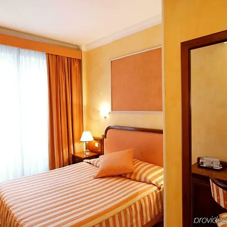 Hotel Princesse Caroline Parigi
