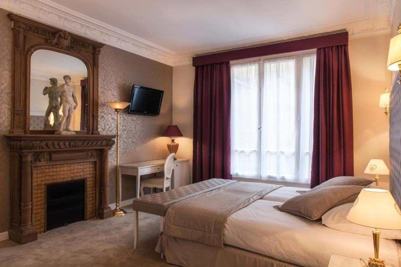 Princesse Caroline Hotel Paris